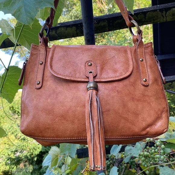 Distressed Leader Handmade Cognac Shoulder Bag - Picture 5 of 8